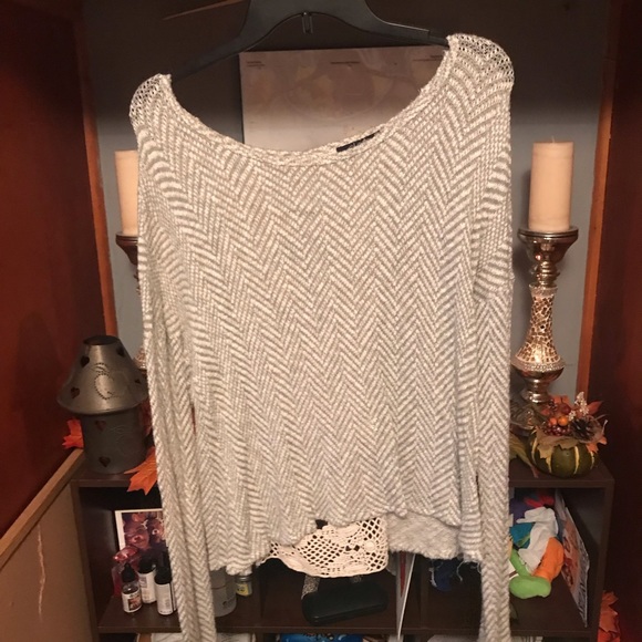 Tops - Women’s Long Sleeve Top w/ Open Back